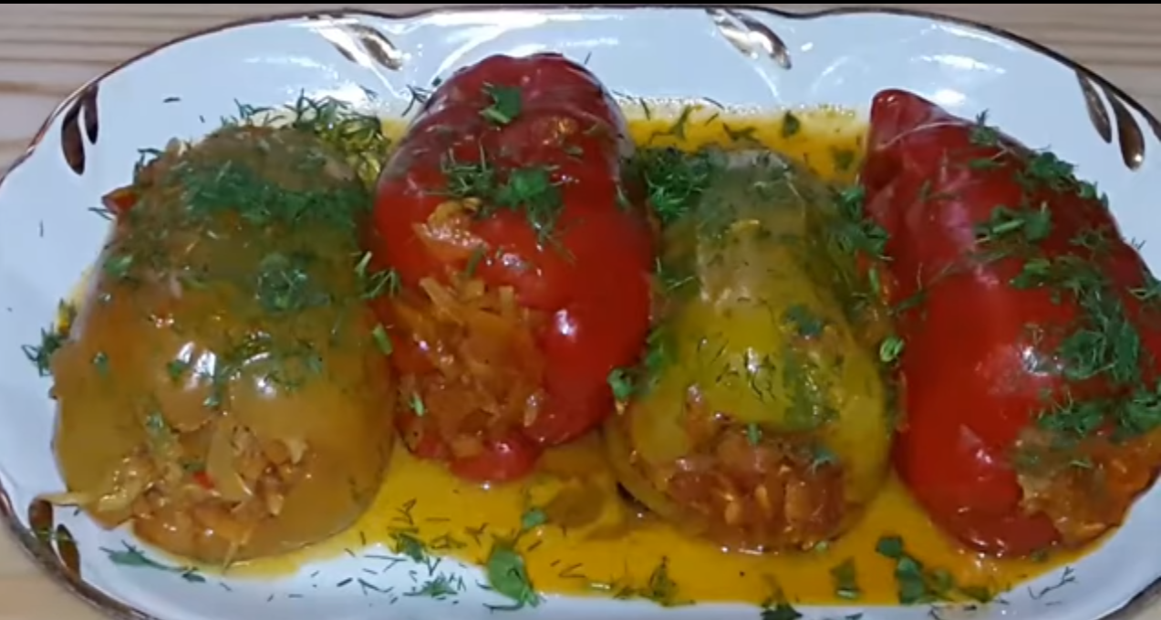 Фарширований перець з рисом і овочами